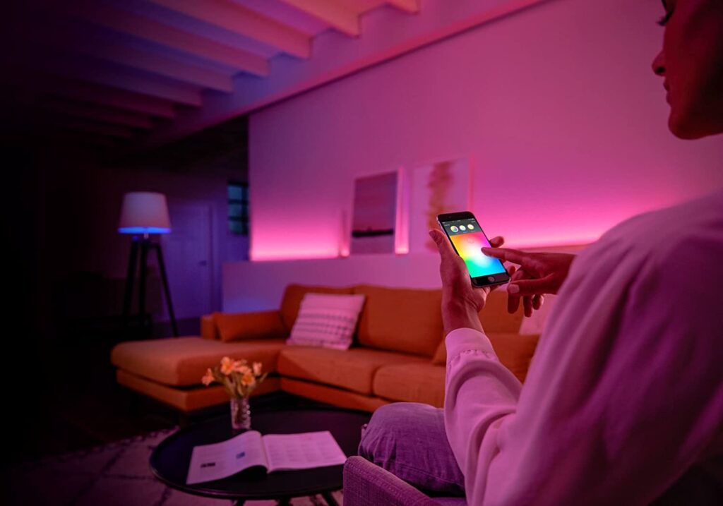 Philips Lighting White and Color Ambiance Starter Kit, un prodotto per la domotica e smart home