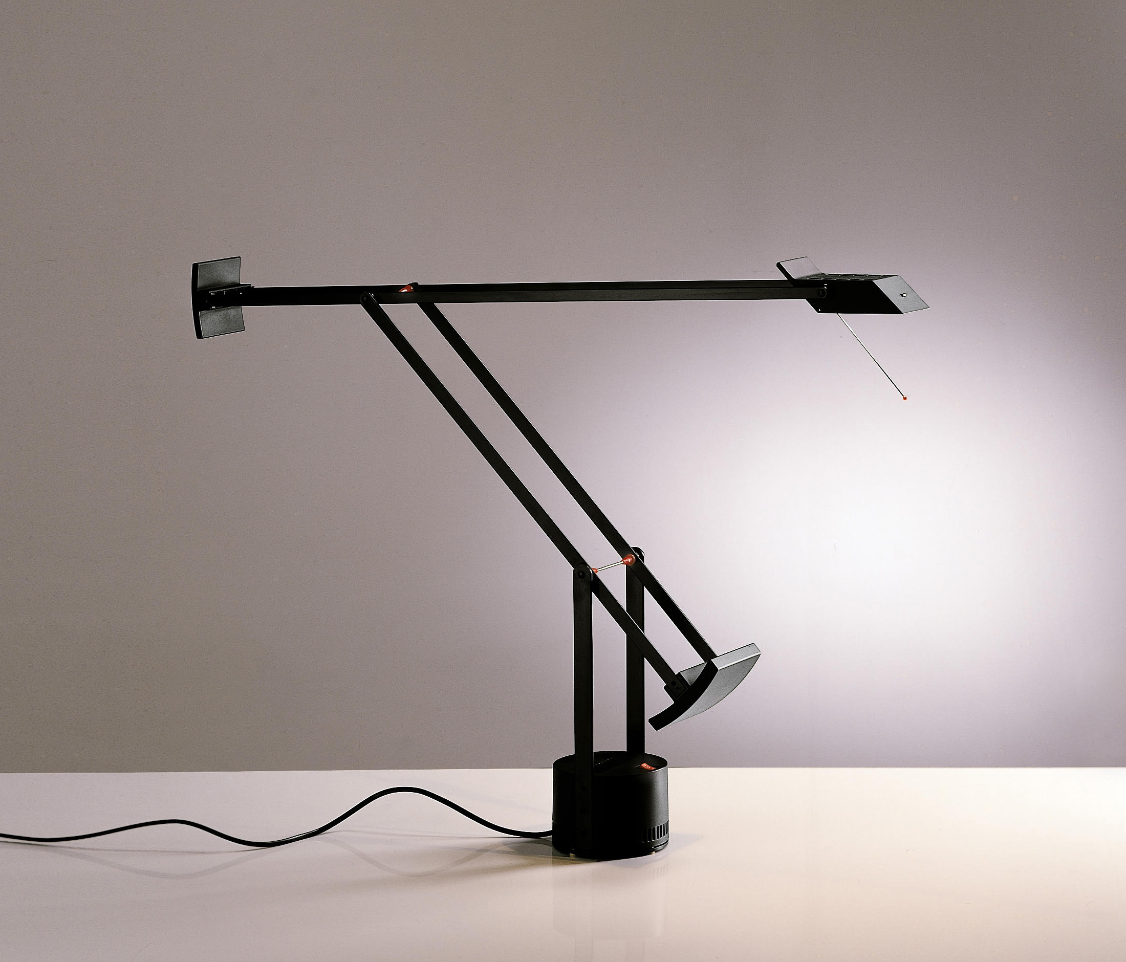 Una lampada smart da tavolo