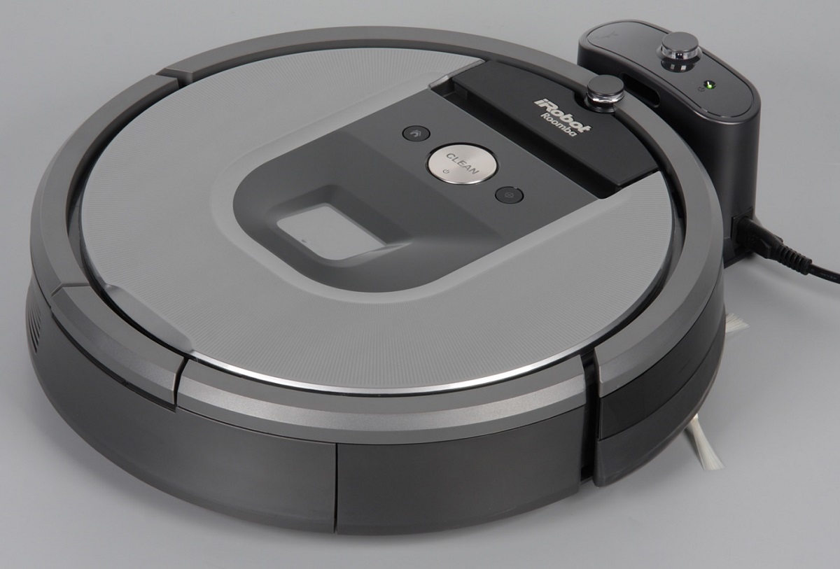 Бывает робот пылесос. Робот-пылесос IROBOT Roomba 960. Робот пылесос Румба 960. Пылесос Айробот Румба. Робот пылесос Айробот Румба.