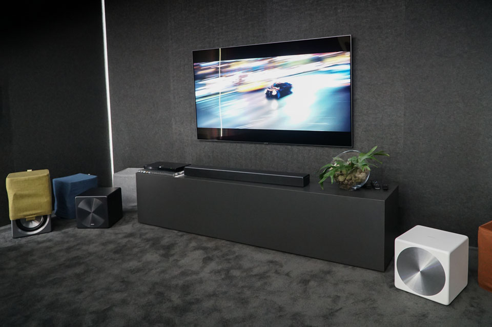 Una stanza con una soundbar