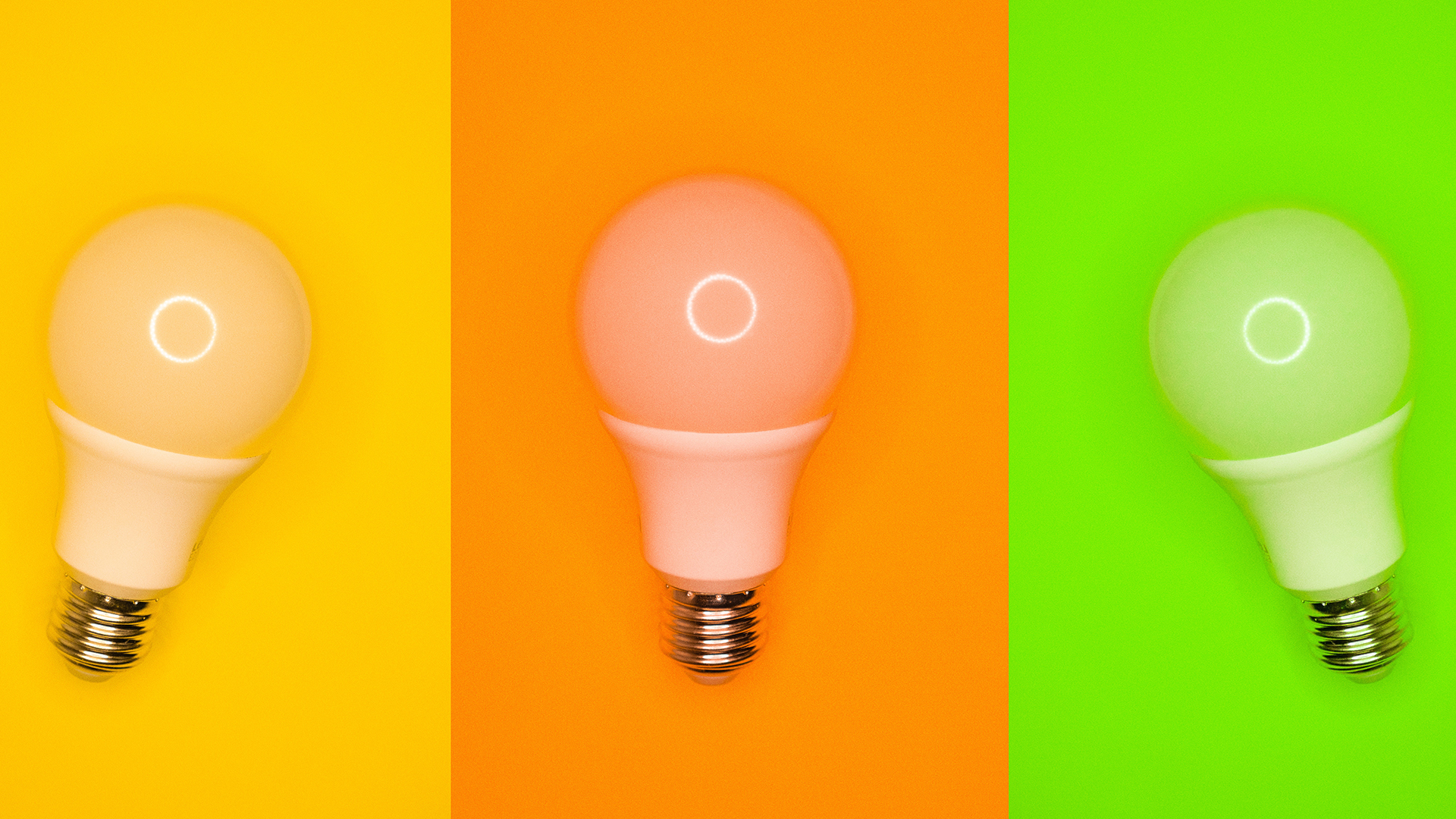 Tre lampadine LED di diverse tonalità