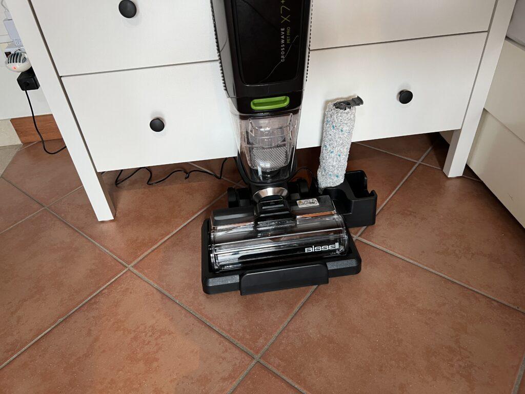 Recensione Bissell CrossWave X7 Plus Cordless Pet Pro - in ricarica in base