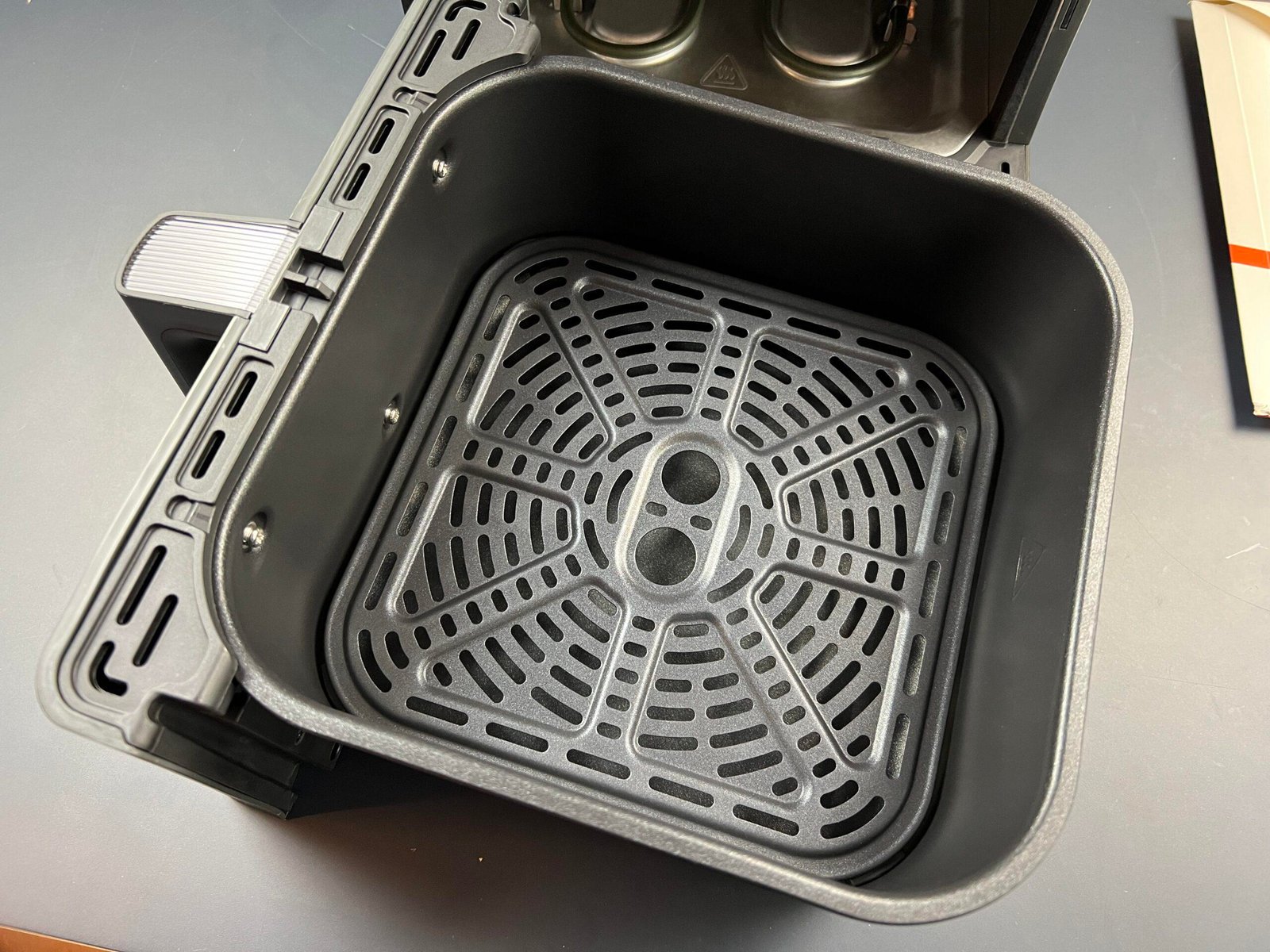 COSORI Friggitrice Ad Aria Calda Turbo Blaze XXL 6L – 5 Velocità, 9 Funzioni, Carta Forno Inclusa, 30-230°C