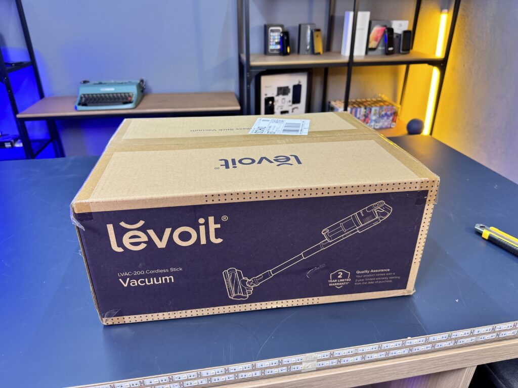 Recensione aspirapolvere levoit LVAC-200 - scatola