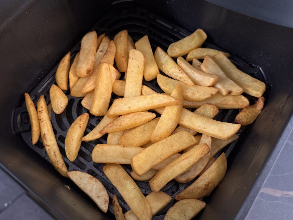 Recensione friggitrice Cosori Turbo Tower - cottura delle patate fritte