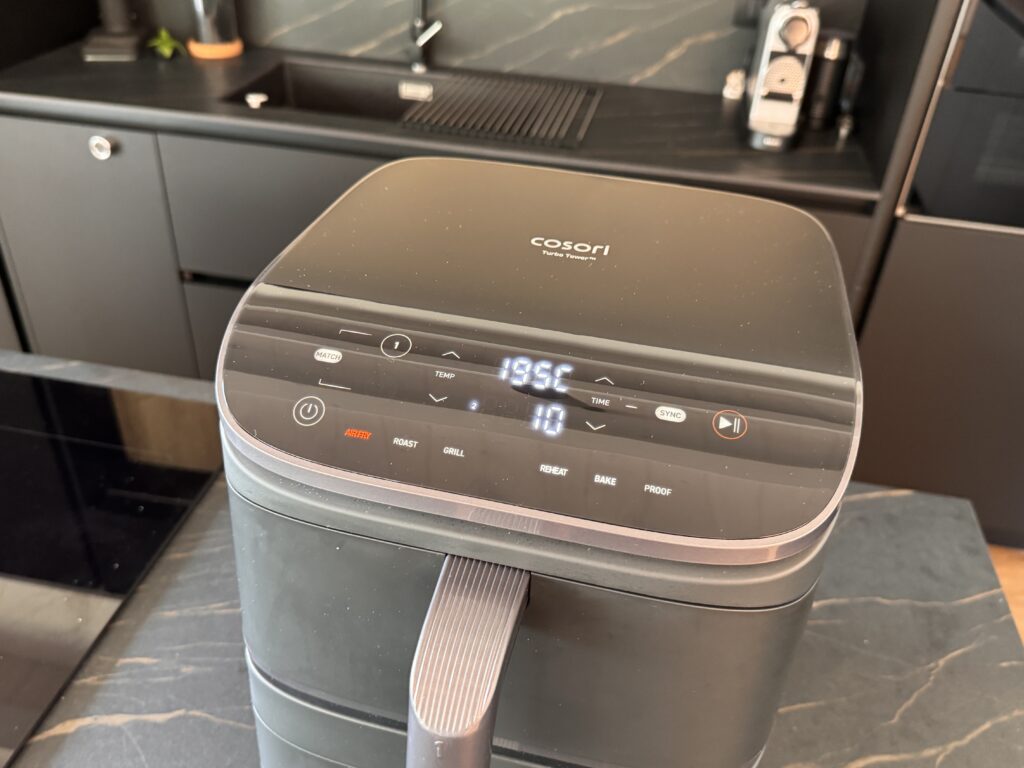 Recensione friggitrice Cosori Turbo Tower - display e tasti
