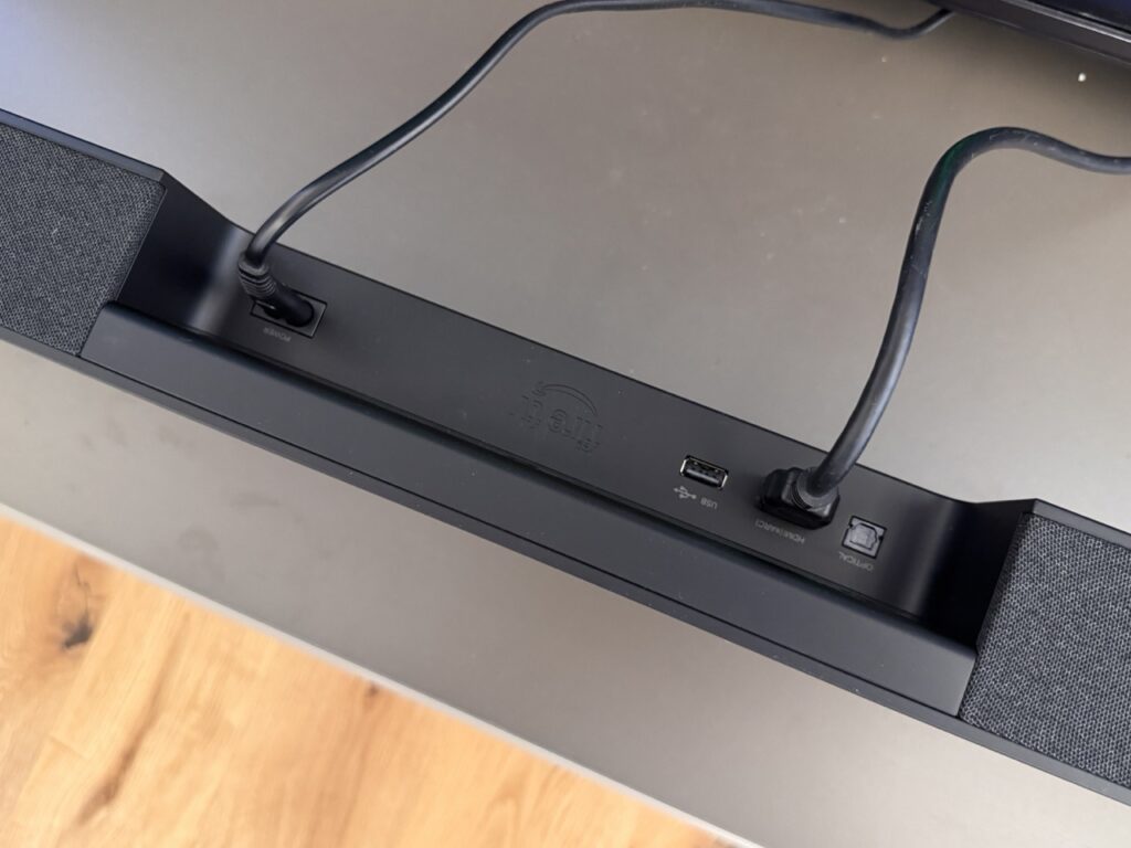 Amazon Fire TV Soundbar Plus porte di collegamento alla tv