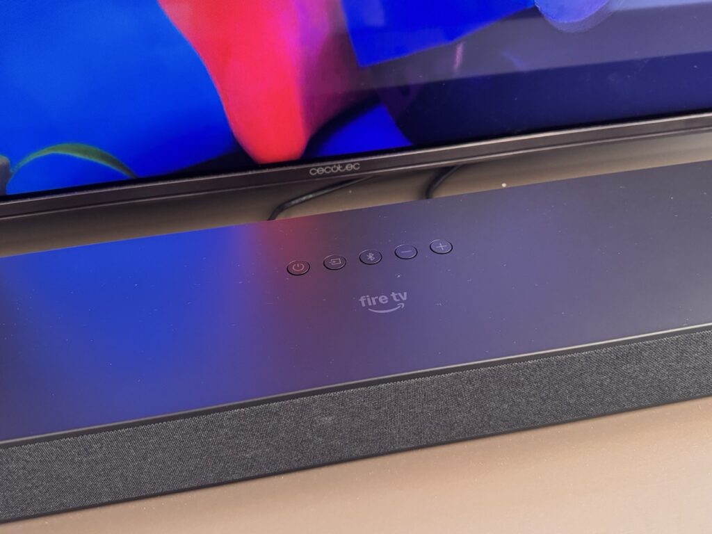 pulsanti fisici della Fire TV Soundbar Plus