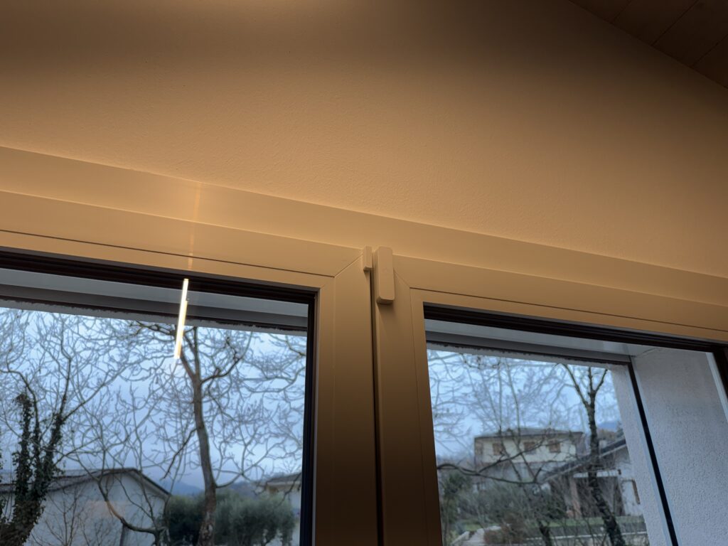 recensione e prova allarme verisure - sensore su finestra