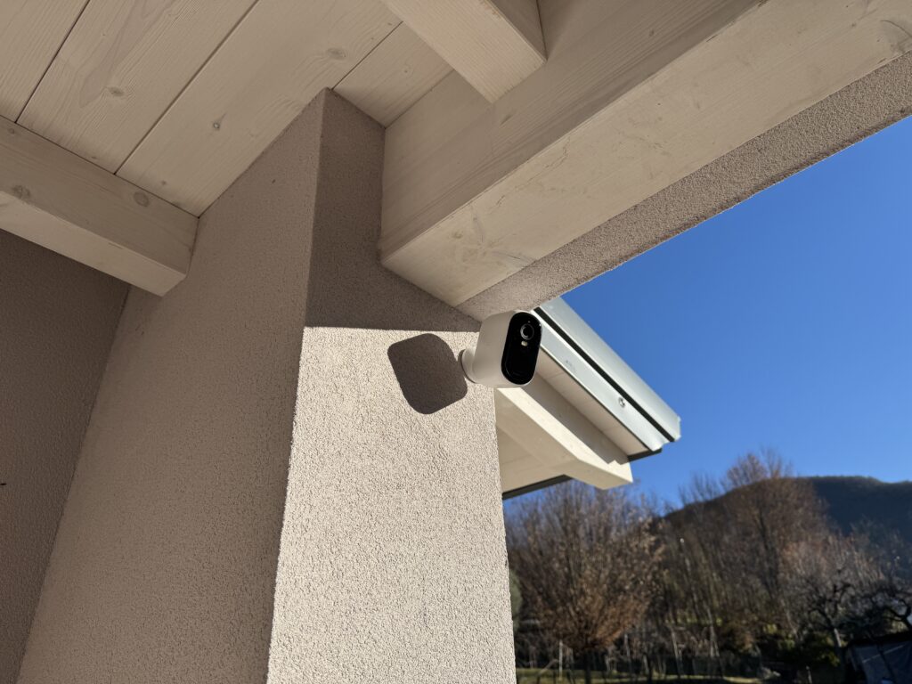 recensione e prova allarme verisure - telecamera da esterno