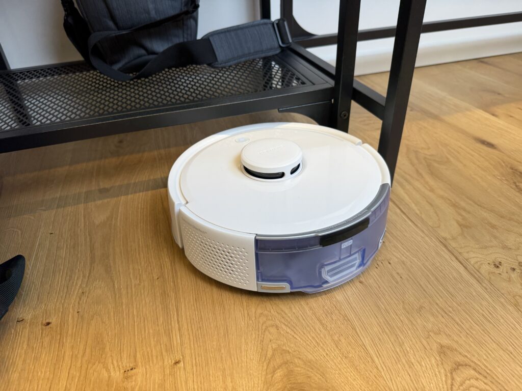 SwitchBot K11+ robot aspirapolvere piccolo