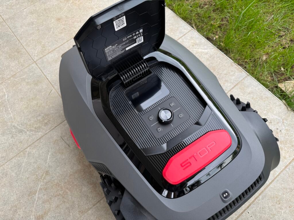 MOVA LiDAX Ultra 1000 sportello, tasti e schermo