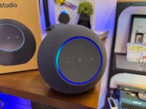 recensione amazon echo studio 2026 - anello colorato e tasti