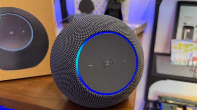 recensione amazon echo studio 2026 - anello colorato e tasti